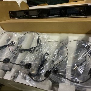 4 Microphone Wireless Set with Reciever